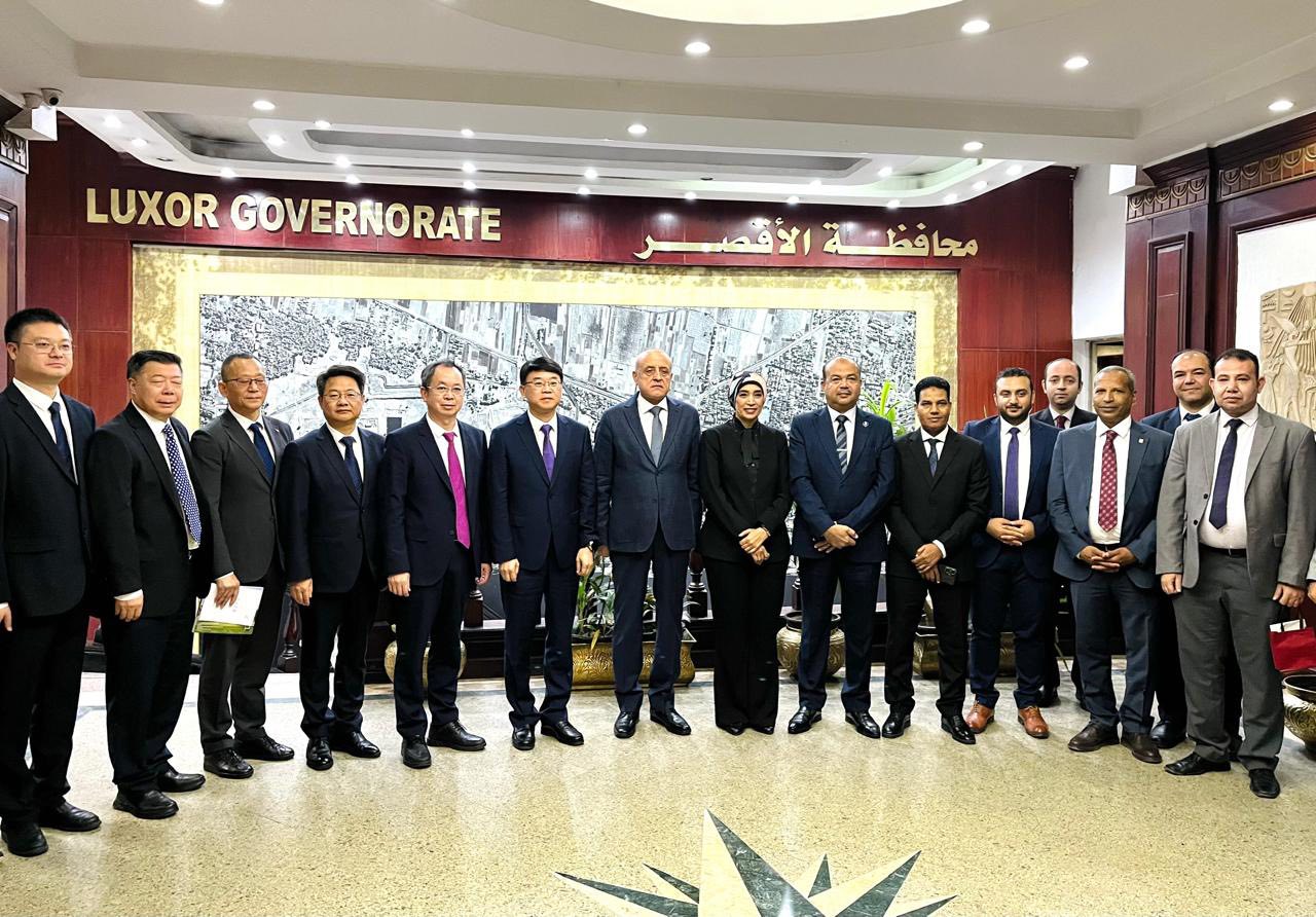 محافظ الأقصر ورئيس الجامعة يلتقيان وفد مقاطعة جيانغشي الصينية لبحث التعاون في القطاع الطبي والسياحي