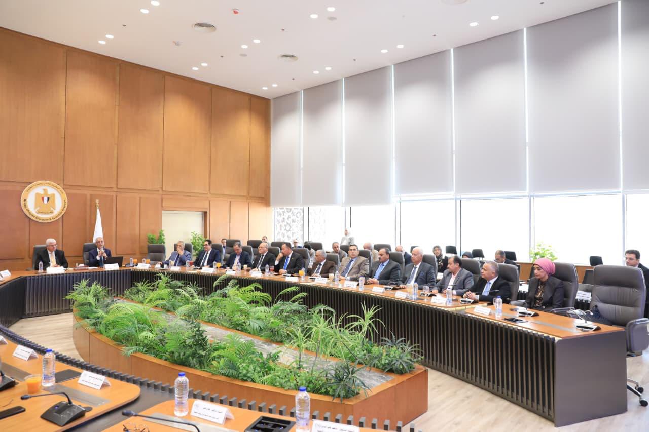 بحضور وزير التعليم العالي.. رئيس جامعة الأقصر تشارك في اجتماع المجلس الأعلى للجامعات الأهلية