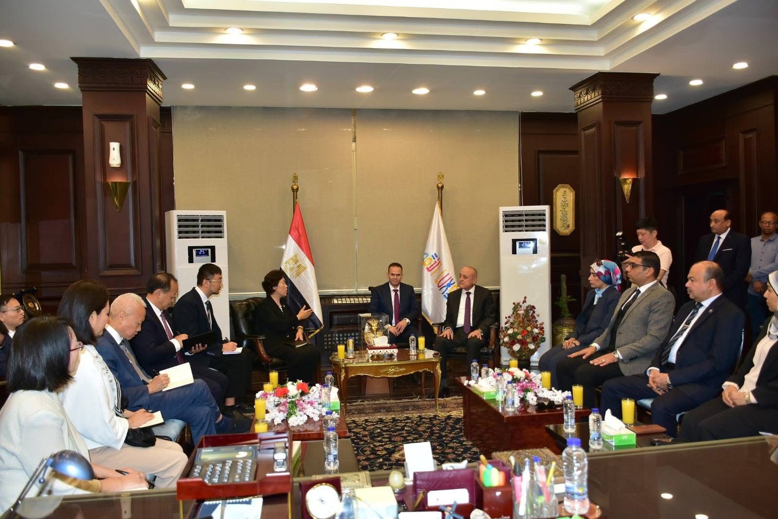 جامعة الأقصر تشارك في لقاء استثماري مع وفد مقاطعة سيتشوان الصينية